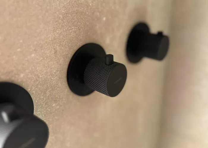 公寓 Away From By The