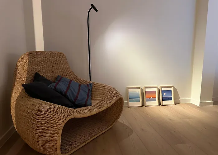 公寓 Away From By The *