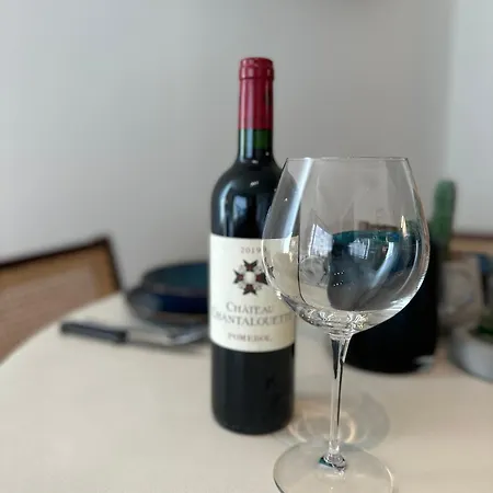 Away From By The Lejlighed