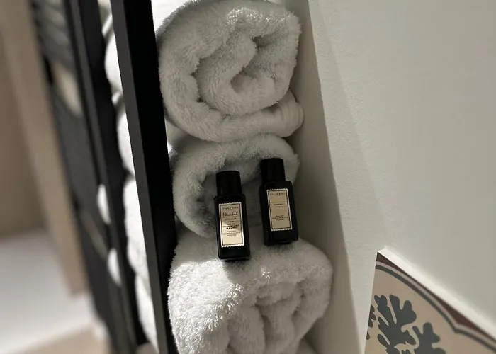 Away From By The Lejlighed